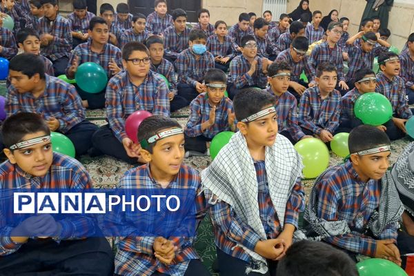 آرزوی فرج و سلامتی صاحب الزمان (عج) با دست‌های کوچک دانش‌آموزان شیرازی
