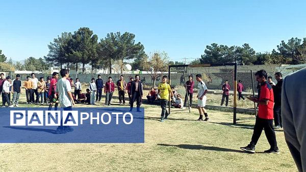 مسابقات فینال لیگ فوتبال درون مدرسه ای دبیرستان میثاق 