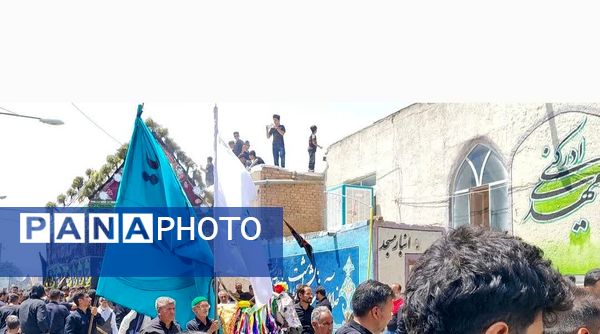 اجرای آیین کهن نخل‌گردانی و بیل‌زنی در روستای فدافن