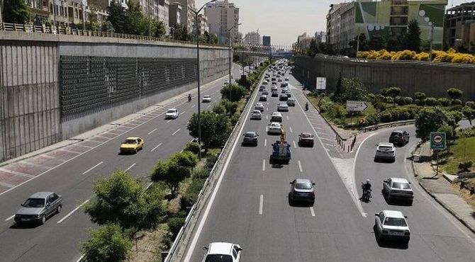 روانسازی تردد در معابر منطقه یک با حذف تخلف پارک حاشیه‌ای