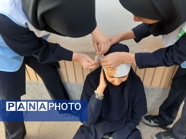 مانور زلزله در مدرسه شهید محمد آسوده روستای دهنو شهرستان خلیل آباد