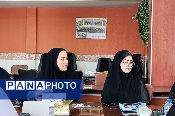 نشست گفت‌وگو محور، با محوریت مدیریت مدرسه در سالن شهدای فرهنگی آموزش و پرورش رباط کریم