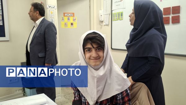 مدیر آموزش‌وپرورش منطقه ۱۴ تهران از کارکنان مدرسه اتیسم راد تقدیر کرد