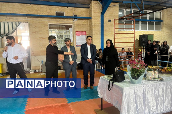 تجلیل از خیرخانه تکواندو آباده و اهدا مدال به تکواندوکاران مسابقات استانی