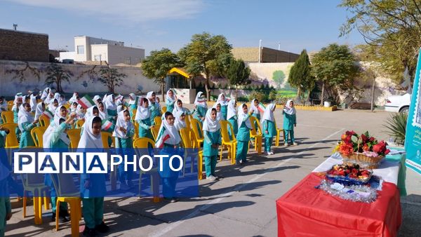 نواختن زنگ هفته کتاب و کتابخوانی در مدرسه شهید نجفیان