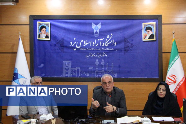 نشست خبری رئیس دانشگاه آزاد اسلامی یزد با اصحاب رسانه