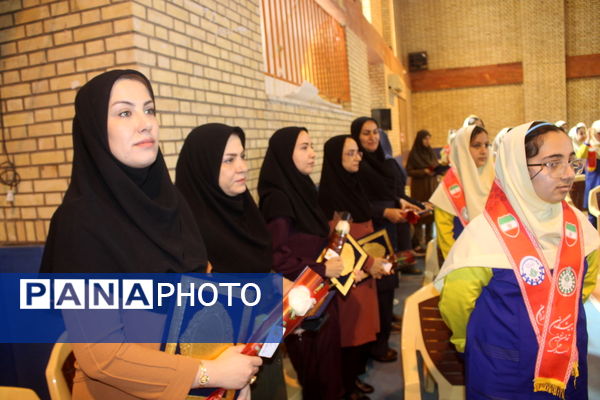 آیین سپاس معلم در دبستان دخترانه شهید باهنر بوشهر
