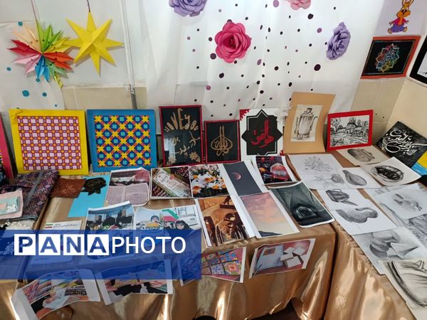 نمایشگاه ماها در دبیرستان فرزانگان