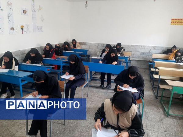 امتحانات نوبت اول دانش آموزان دبیرستان نیایش شهرستان باخرز