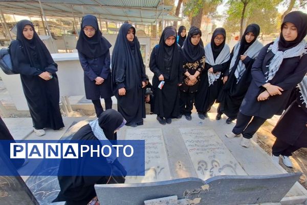 حضور دانش آموزان دبیرستان حجاب ناحیه یک شهرری در گلزار شهدا