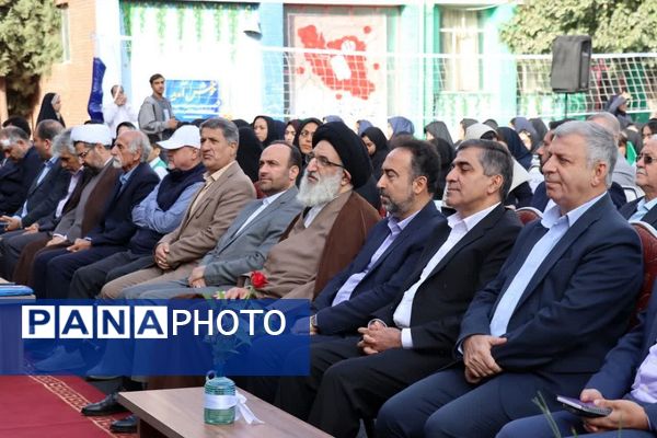 برگزاری آیین متمرکز بازگشایی مدارس در دبیرستان فاطمیه کرج