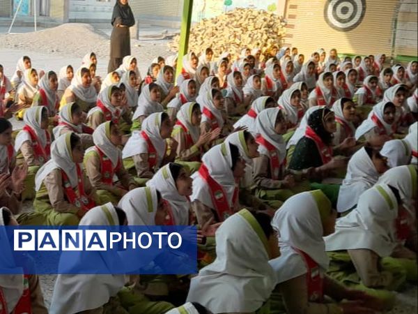 بازدید مدرس کشوری از فعالیت‌های سازمان دانش‌آموزی شهرستان میناب 
