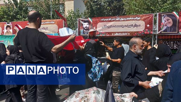جاماندگان اربعین در خیابان ۱۷ شهریور هم‌قدم با زائران کربلا