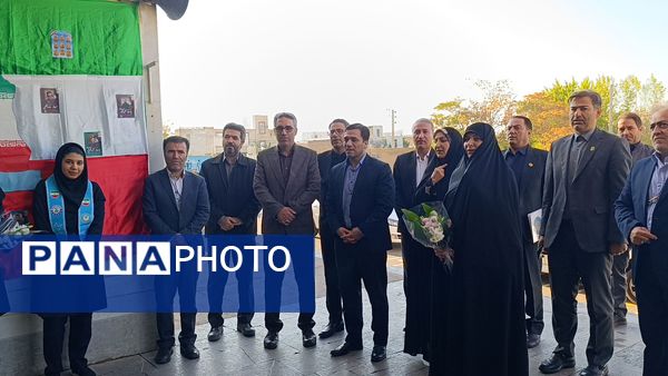 بازدید مدیرکل امور شاهد وزارت آموزش و پرورش از دبیرستان شاهد زینبه