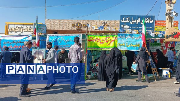 غرفه‌های سازمان دانش‌آموزی در راهپیمایی ۱۳ آبان یاسوج میزبان نوجوانان شدند