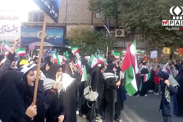 حضور پرشور دانش‌آموزان شهر ارومیه در راهپیمایی 13 آبان