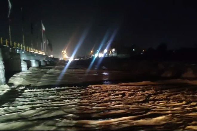 مردم از تردد غیرضروری به مناطق سیل‌زده خودداری کنند