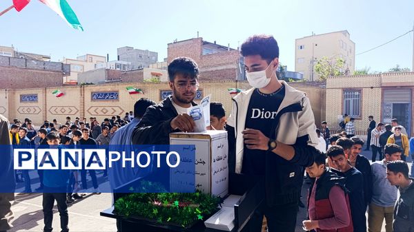 جشن عاطفه‌ها در مدرسه شریعتی اسکو