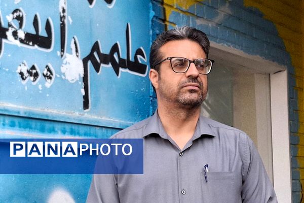 تجلیل دبیرستان شهید قمی از پدران مسئول در نیروی انتظامی و آتش‌نشانی