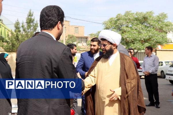 آیین گرامیداشت مقام معلم و به صدا درآوردن زنگ سپاس معلم در مدرسه شهید مرادی و شهید کلانتری پاکدشت