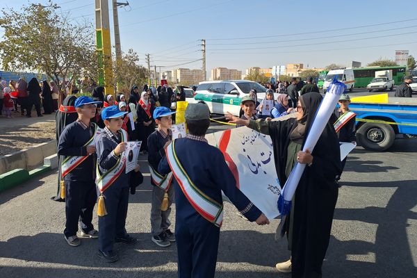 گزارش تصویری از راهپیمایی سیزده آبان در پردیس