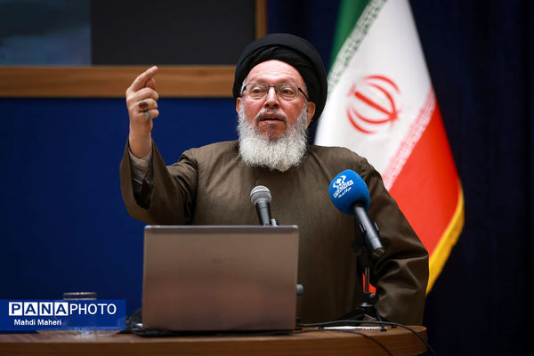 مراسم آموزش کاروان‌های عمره دانش‌آموزی به دانش‌آموزان عازم سرزمین وحی