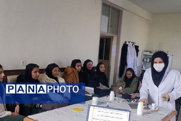 بازدید دانش‌آموزان فیروزکوهی از پژوهش‌سرای شهدای هسته‌ای 