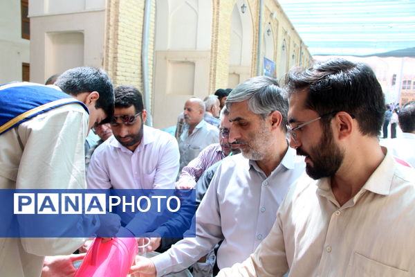 از محفل قرآنی تا میز خدمت