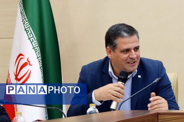 نشست خبری مدیرکل راه و شهرسازی و مدیران دستگاه‌های متولی حمل و نقل یزد