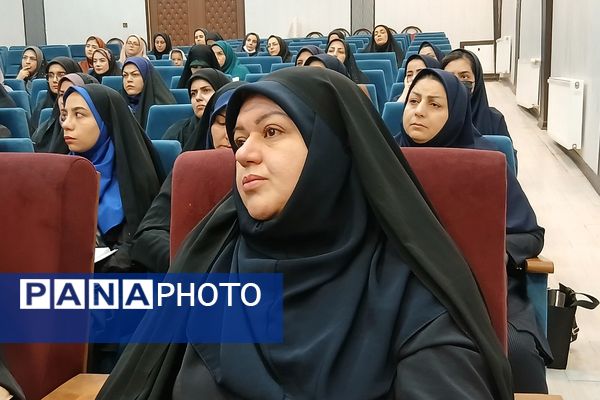  کارگاه آموزشی نحوه تعامل با دانش‌آموزان و بازی‌های گروهی در باقرشهر 