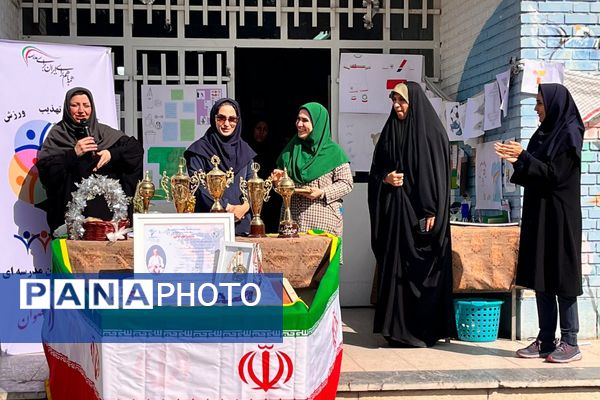 قدرت،هیجان و مهارت در نمایش کاراته کاران دبیرستان رضوان در افتتاحیه المپیاد ورزشی