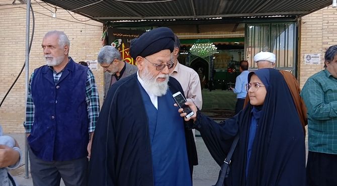 نوجوانان در حلقه‌های صالحین فعالیت کنند