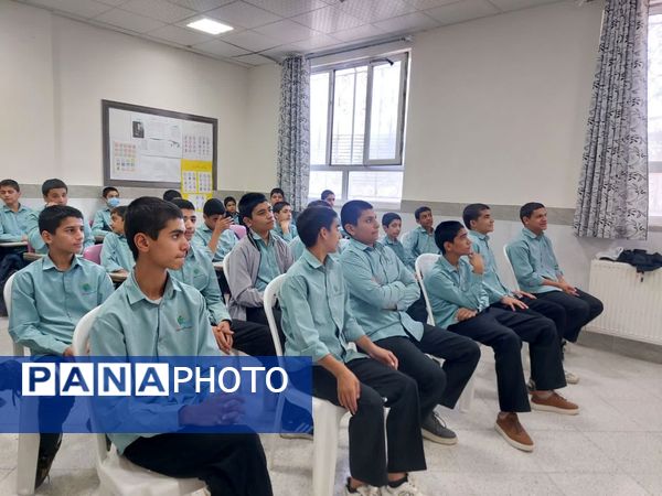 جلسه سفیران سلامت در دبیرستان رئیس زاده شهرستان خلیل آباد 