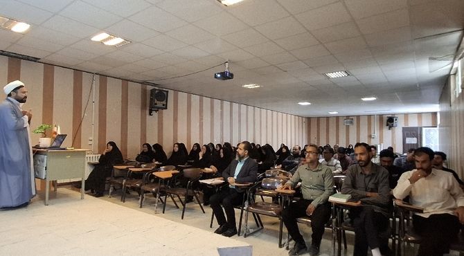 نشست مربیان و معاونان پرورشی فریمان با محوریت قرآن و عترت 