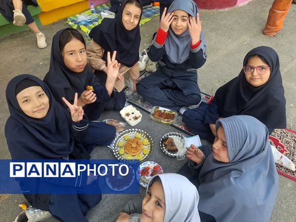 طعم همدلی، عطر امید در جشنواره غذای سلامت روان در مدرسه مهندس رحمانی فرد ناحیه یک مشهد مقدس