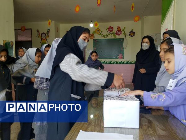 انتخابات شورای دانش آموزی در مدرسه تکتم خلیل آباد 