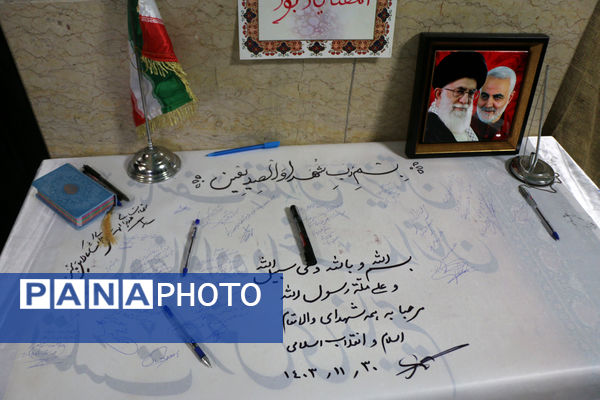 جلوه‌هایی از انس و ارادت دختران دانش‌آموز مدرسه انقلاب اسلامی۲ قم به شهیدان