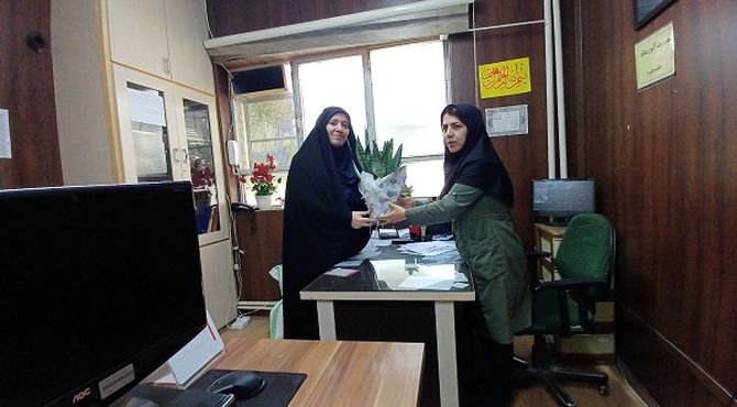 قدردانی از زحمات نیروی انتظامی به مناسبت هفته نیروی انتظامی در دبیرستان بشرا فردیس 