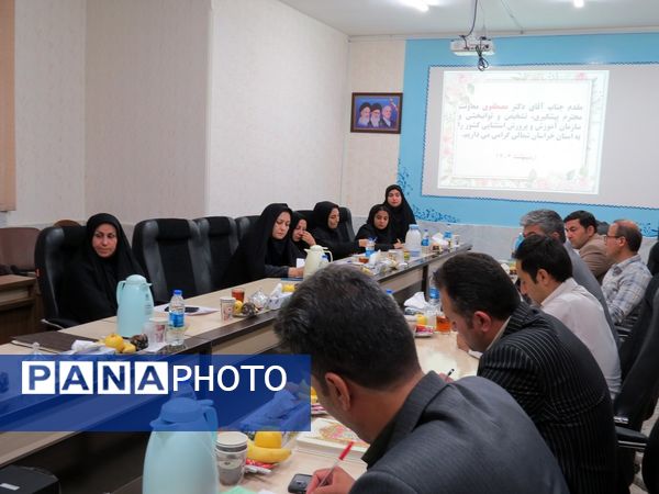 نشست معاون پیشگیری و تشخیص توانبخشی سازمان آموزش پرورش استثنایی کشور با مدیران مرکز  استان