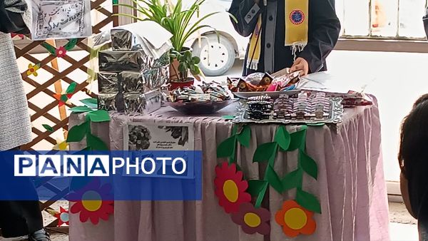 گرامیداشت روز معلم و روز دختر در مدرسه‌ عطیه۲
