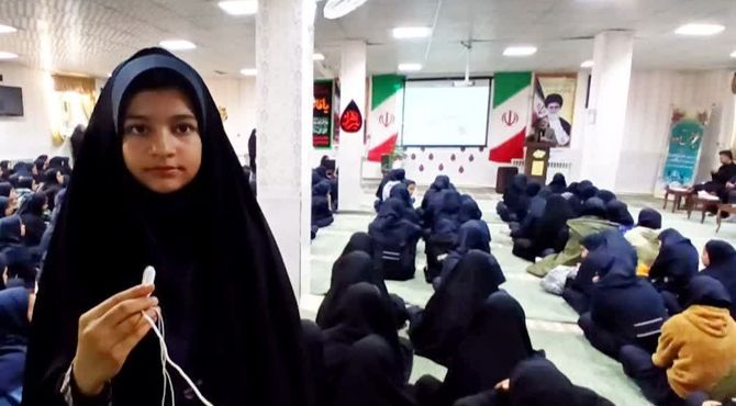 بزرگداشت خانواده شهید تشکری در دبیرستان شاهد فردوس