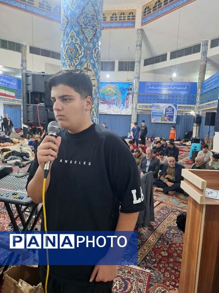 اعتکاف دانش‌آموزی در مسجد جامع قائمشهر