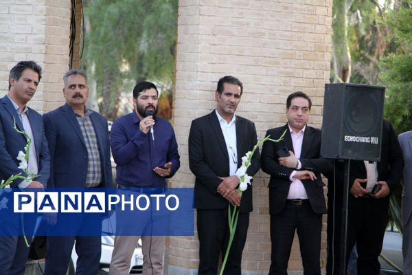 آیین غبارروبی گلزار شهدای بهشت زهرا شهرستان بم به‌مناسبت هفته دولت