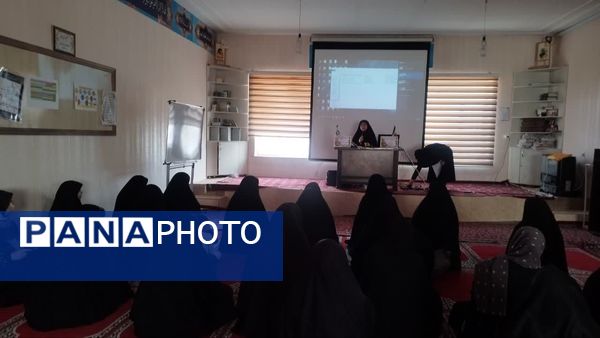 کارگاه آموزش خانواده در دبیرستان شاهد تکتم ناحیه ۳