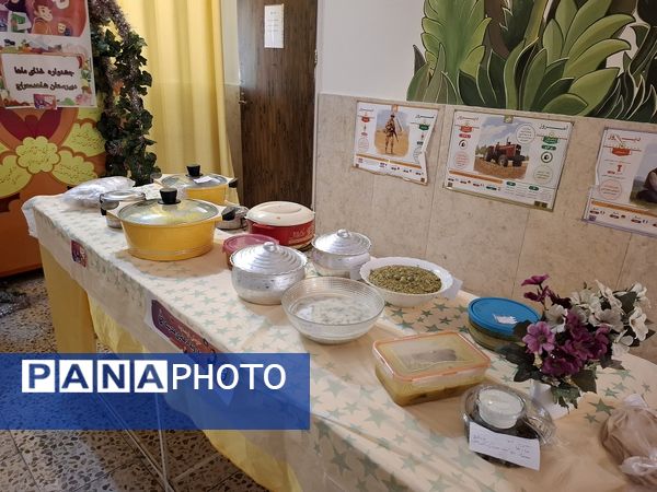 برپایی نمایشگاه «ماها» در دبیرستان شاهد معراج ناحیه یک کرج 