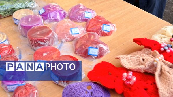 بازارچه دست‌ساخته‌های دانش‌آموزی در دبیرستان بهار آزادی قائمشهر
