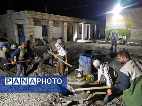بهسازی کف مدارس خاکی رودان با همت خیرین و گروه‌های جهادی