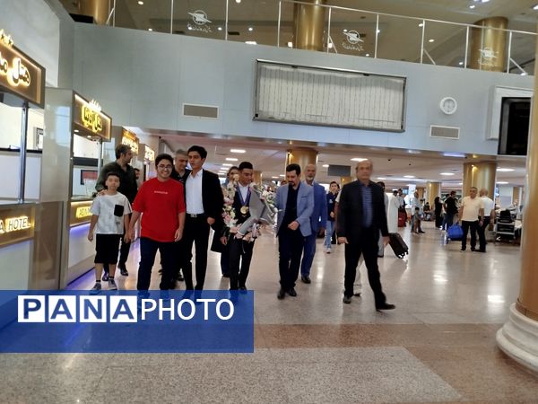 استقبال از دانش‌آموزان طلایی المپیاد جهانی زیست‌شناسی و ریاضی در مشهد