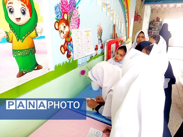 انتخابات شورای دانش آموزی در دبستان سمیه