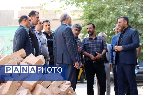 بازدید مدیرکل نوسازی توسعه و تجهیز مدارس استان تهران از پروژه‌های مدارس شهرستان اسلامشهر